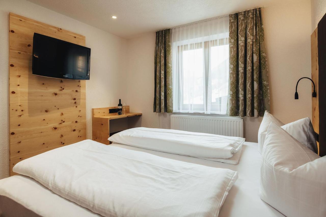 Edelweiss Superior Hotel 3*